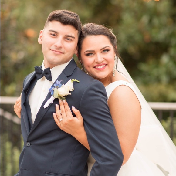 Meet your Posher, Stephanie - Picture 2 of 3